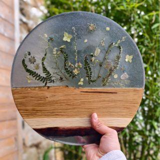 Když jsem přemýšlela, co vám k tomuhle podnosu z edice MAGICKÁ NOC 🌌 napíšu, mrkla jsem na popisek u hranatého prkénka ze...